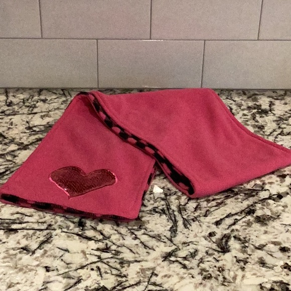 Pink and Black Cozy scarf, reversible, good condition. (Like wearing a b… - Picture 8 of 8